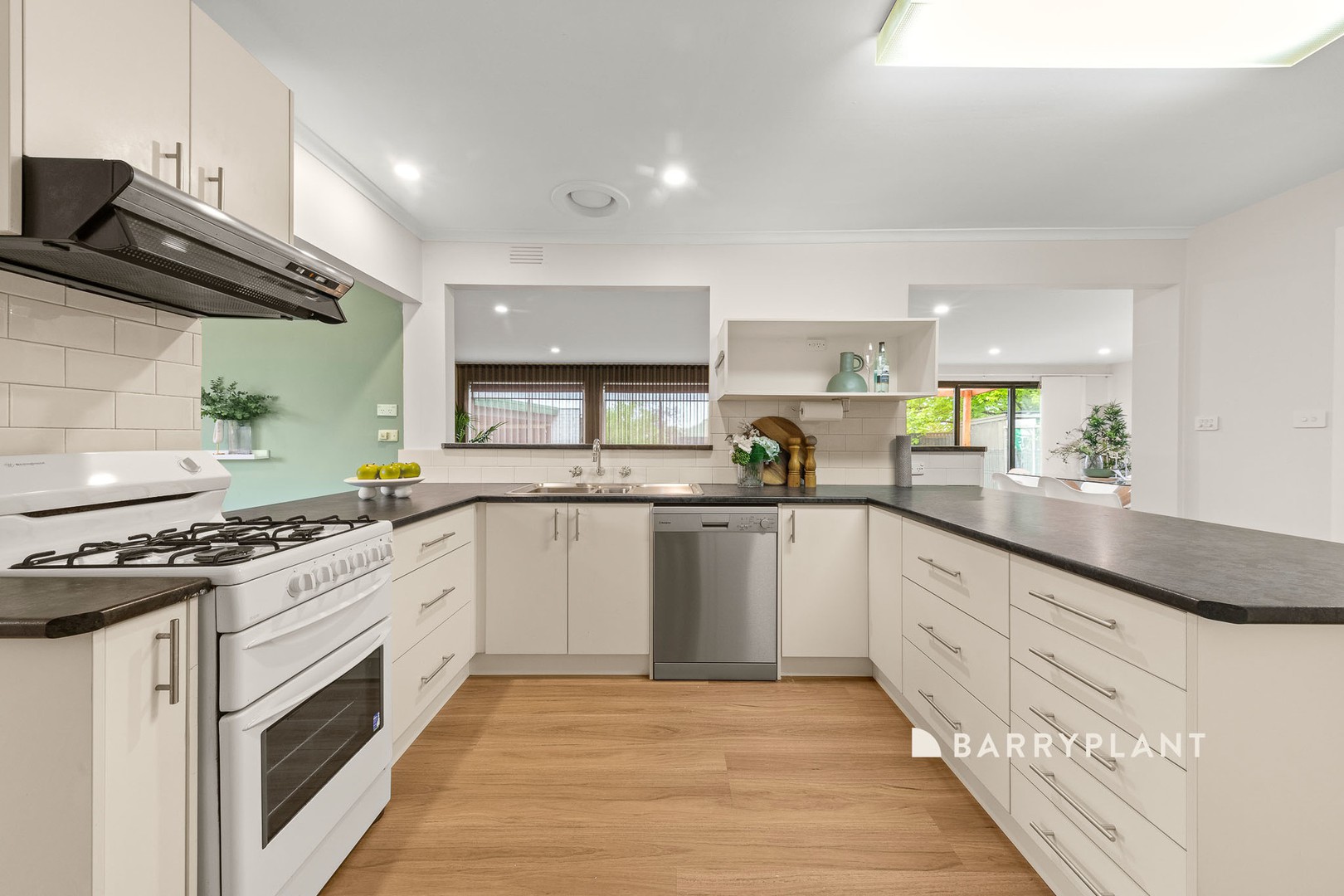 4 Crowley Avenue, Narre Warren, VIC 3805, Narre Warren - Thumbnail 4