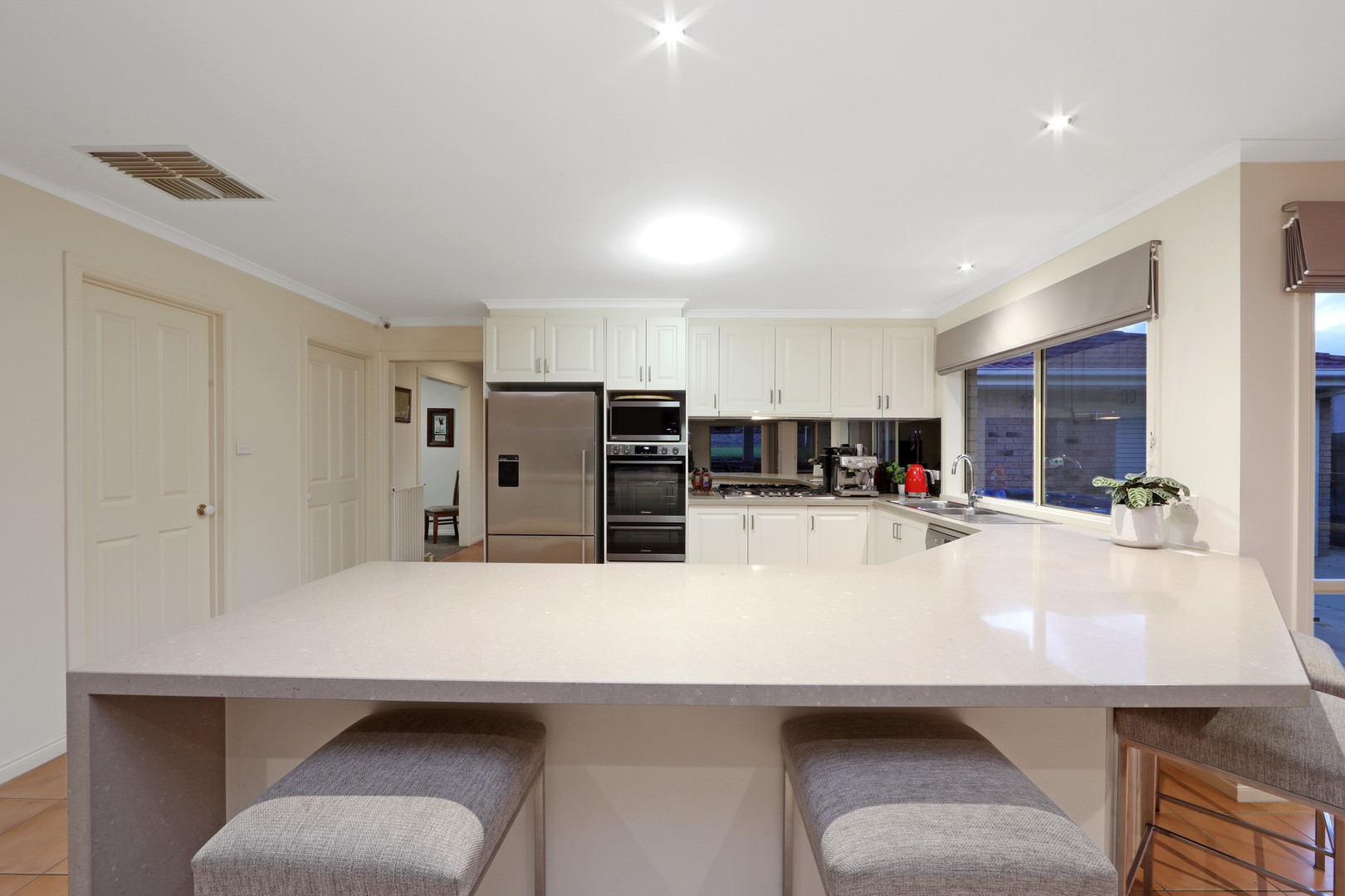 4 Davison Crescent, Ferntree Gully, VIC 3156, Ferntree Gully - Thumbnail 3