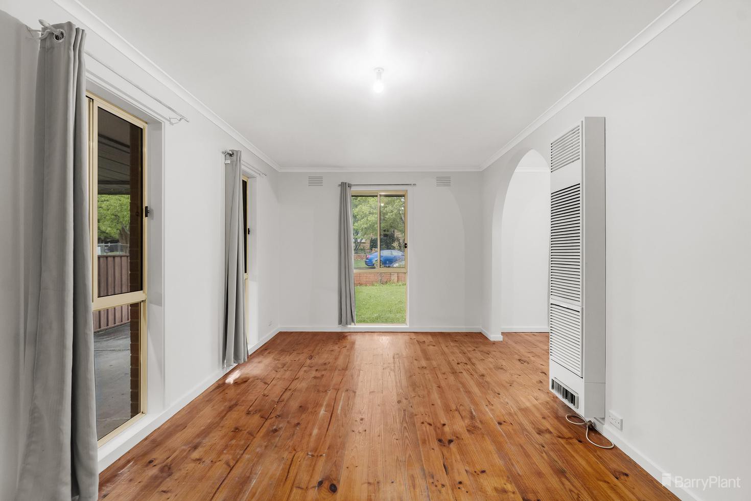 4 Deakin Street, Mitcham, VIC 3132, Mitcham - Thumbnail 2