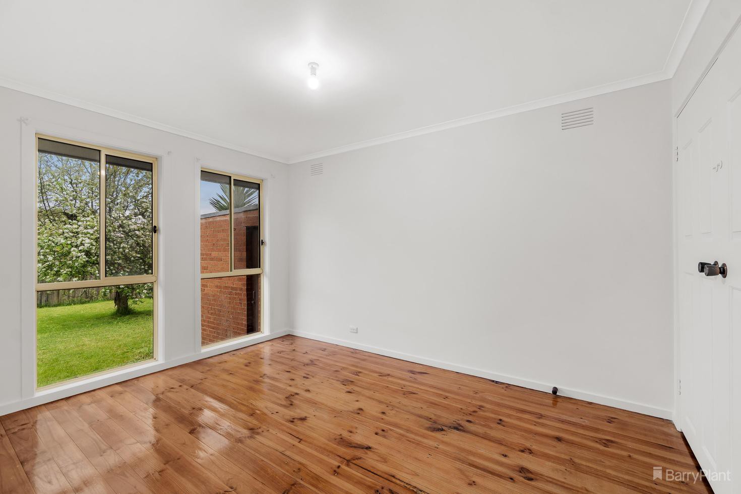 4 Deakin Street, Mitcham, VIC 3132, Mitcham - Thumbnail 5