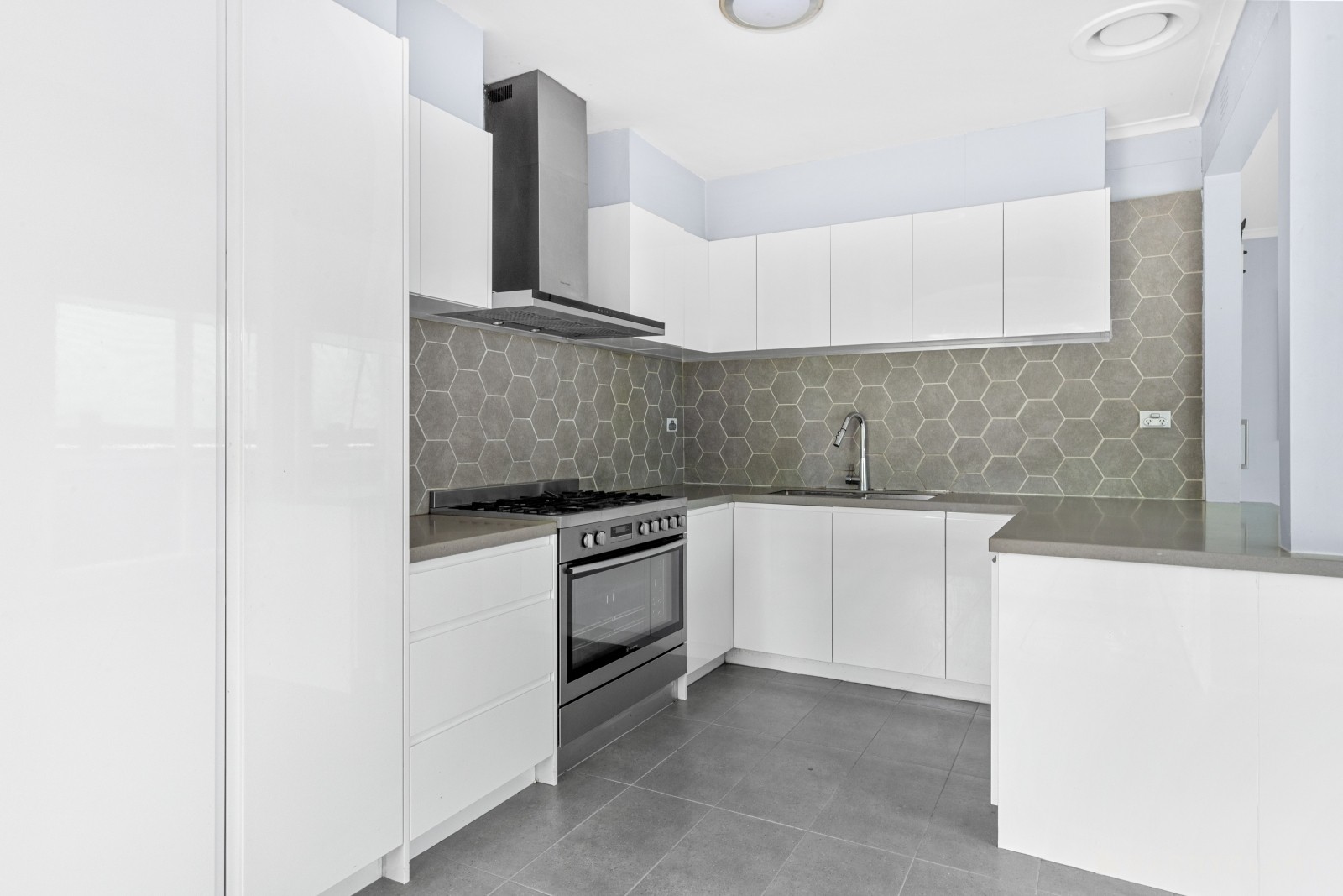 4 Dixon Street, Noble Park, VIC 3174, Noble Park - Thumbnail 5
