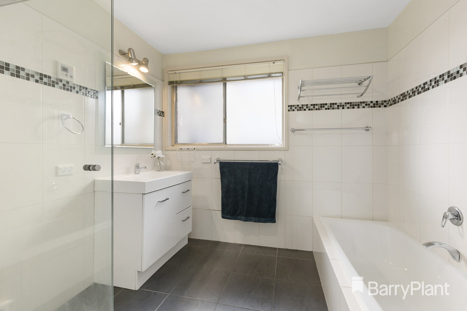 4 Dubbo Court, Glen Waverley, VIC 3150, Glen Waverley - Thumbnail 8