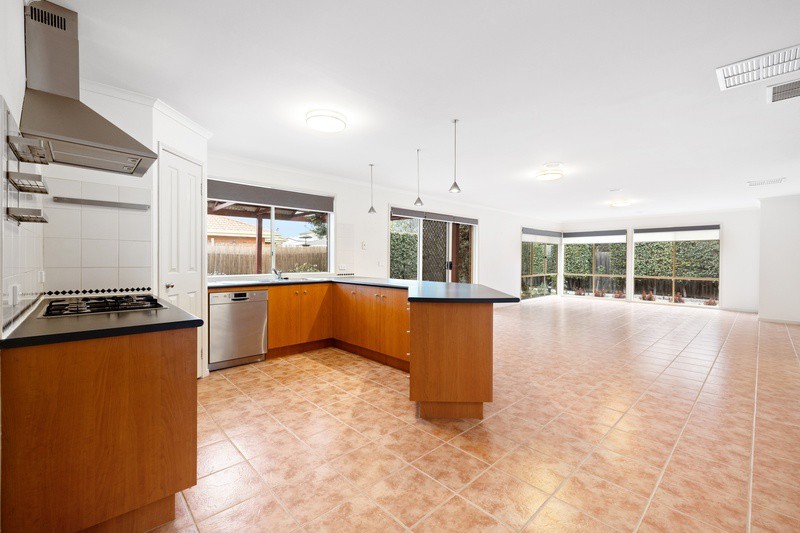 4 Elidon Crescent, Point Cook, VIC 3030, Point Cook - Thumbnail 2