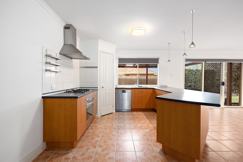 4 Elidon Crescent, Point Cook, VIC 3030, Point Cook - Thumbnail 3
