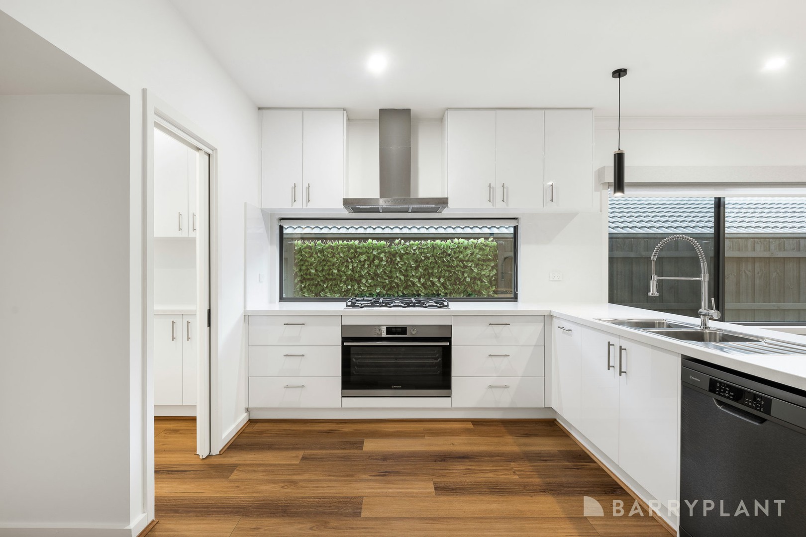 4 Emma Road, Croydon, VIC 3136 - Thumbnail 2 - 17/07/2025