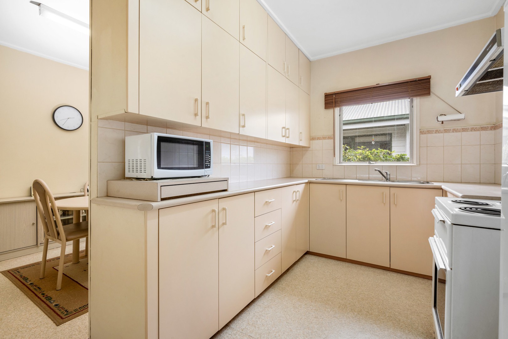 4 Exeter Grove, Belmont, VIC 3216, Belmont - Thumbnail 2