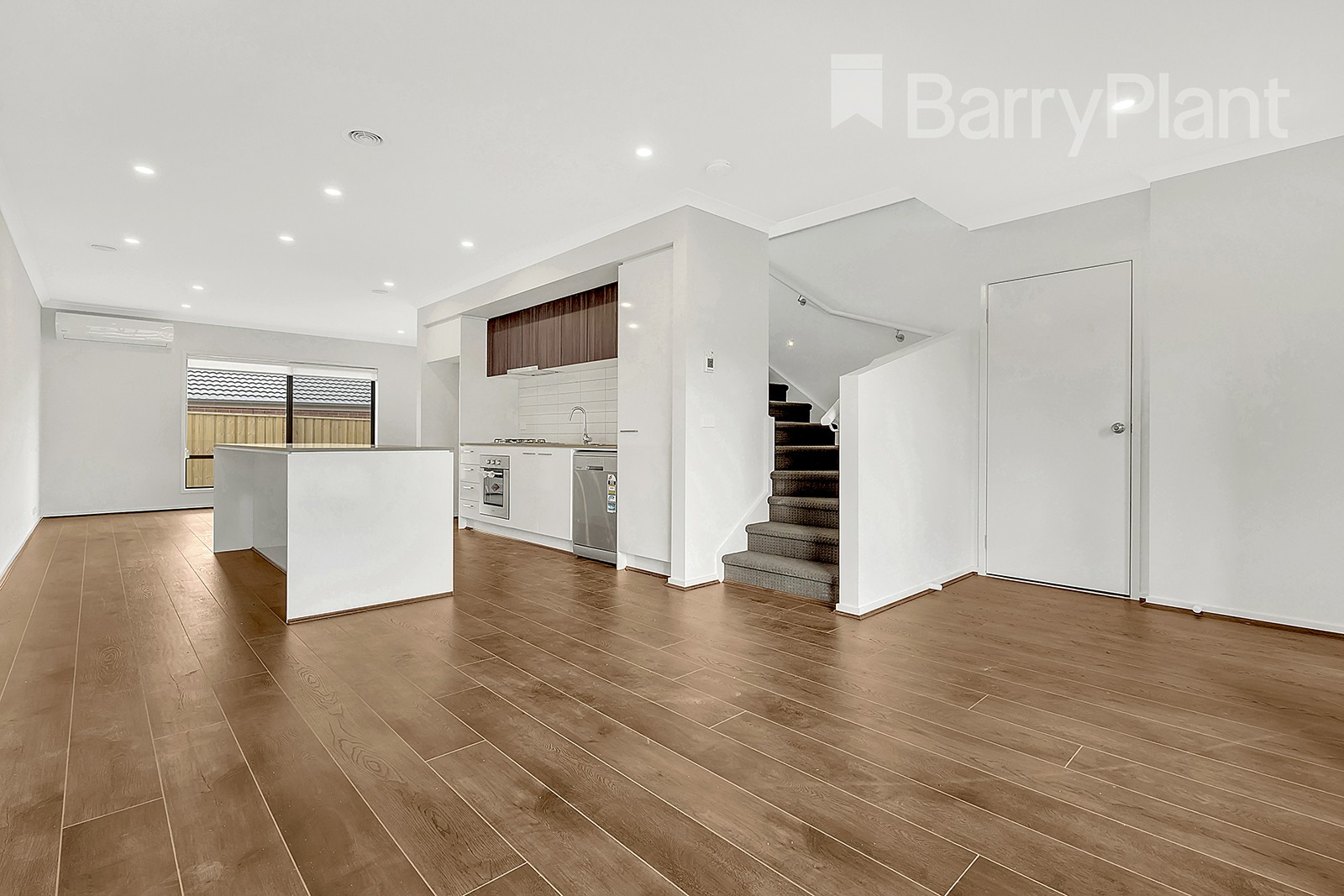 4 Fewster Circuit, Mickleham, VIC 3064, Mickleham - Thumbnail 3