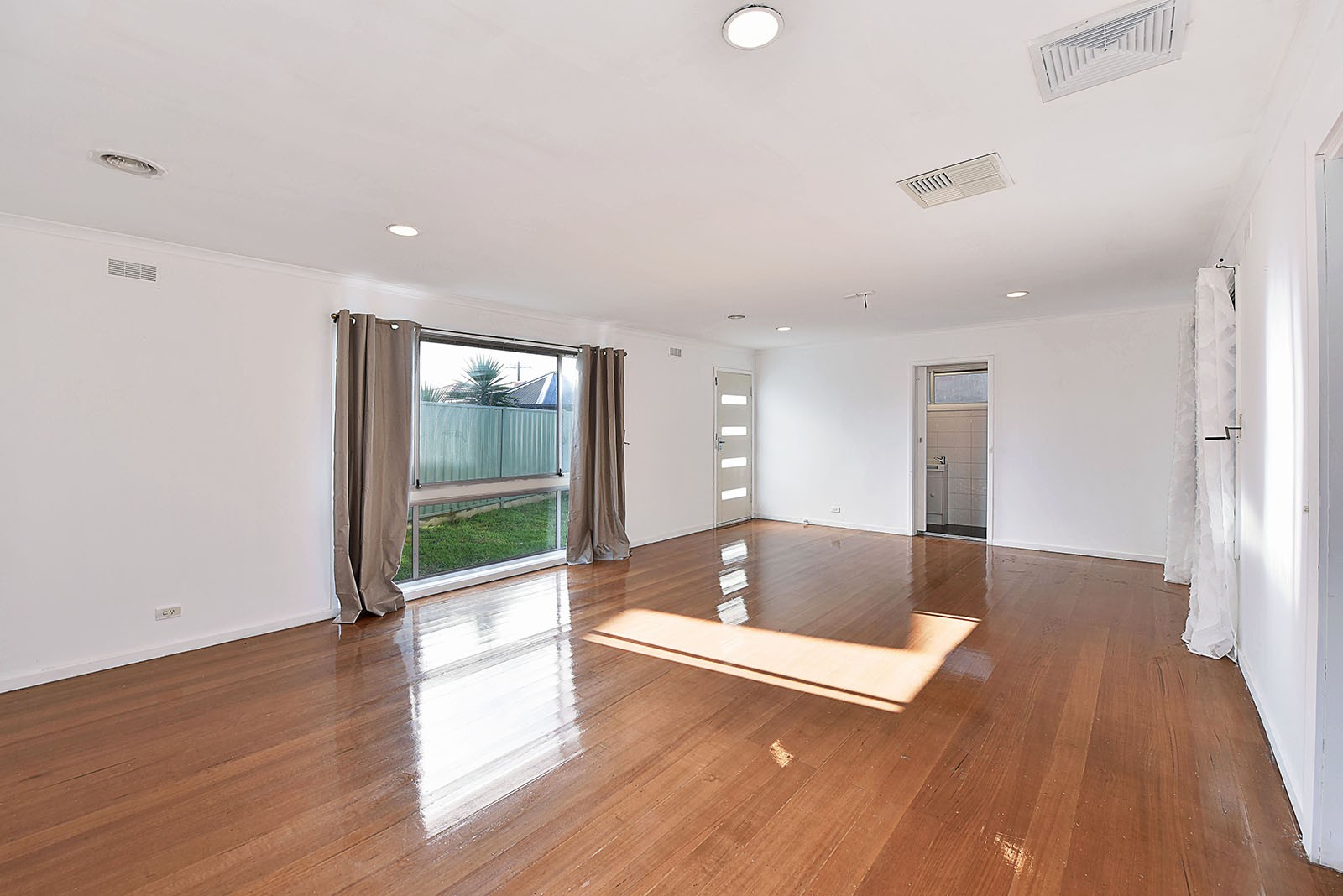 4 Field Court, Gladstone Park, VIC 3043 - Thumbnail 2 - 20/06/2023