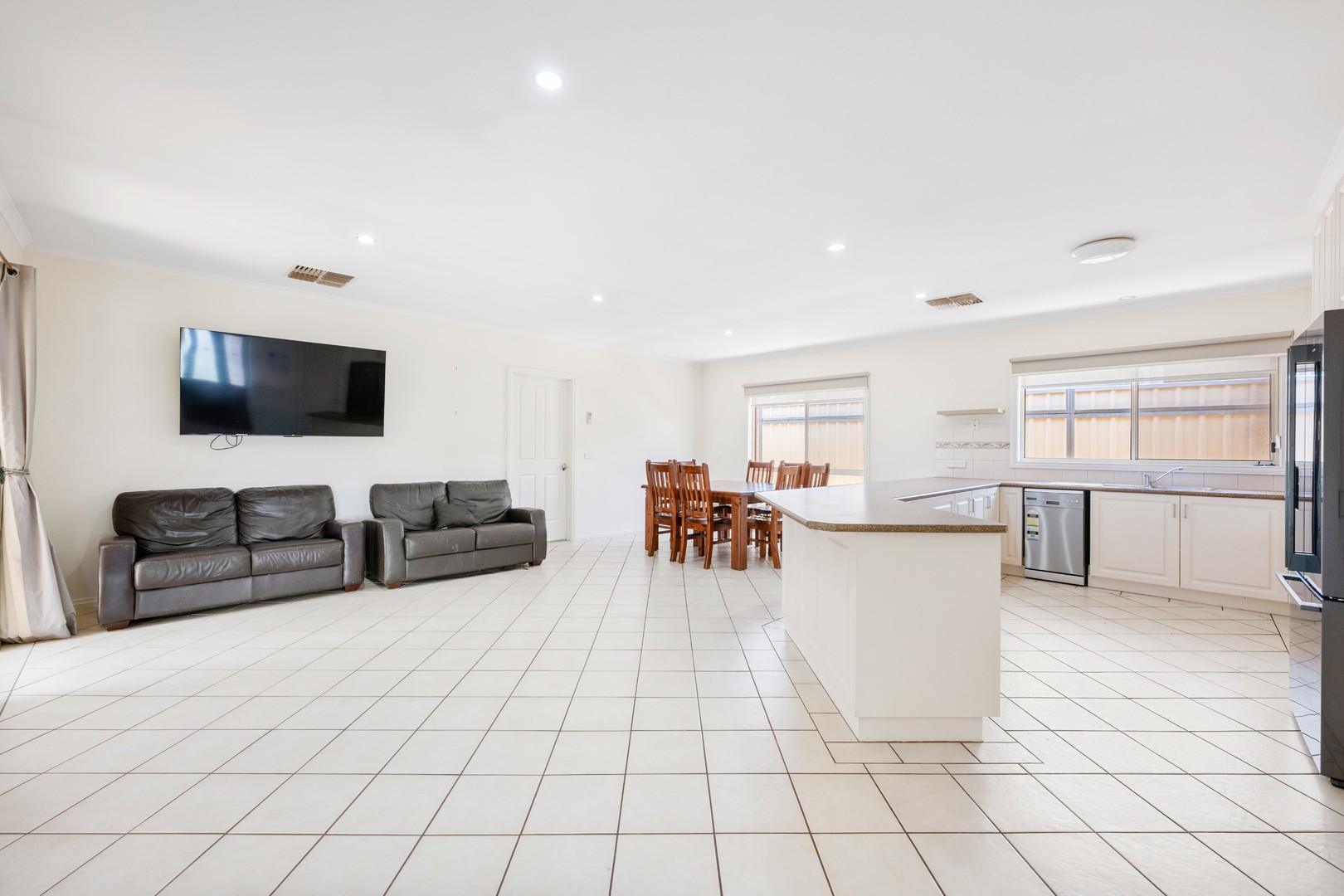 4 Fiona Drive, Gol Gol, NSW 2738 - Thumbnail 2 - 08/12/2025