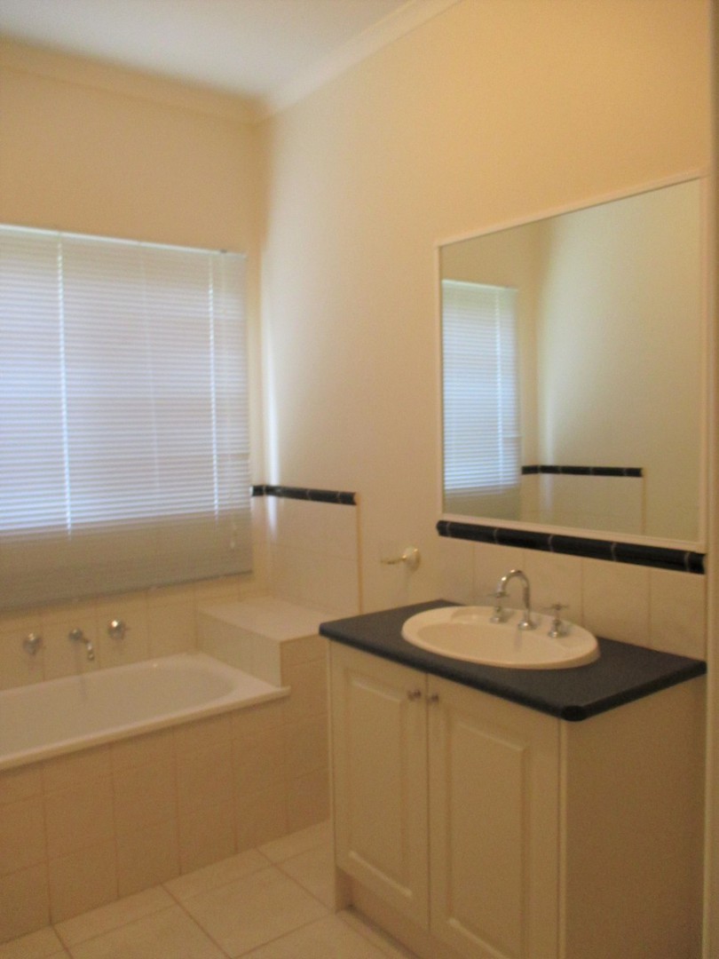 4 Gellibrand Court, Berwick, VIC 3806, Berwick - Thumbnail 8