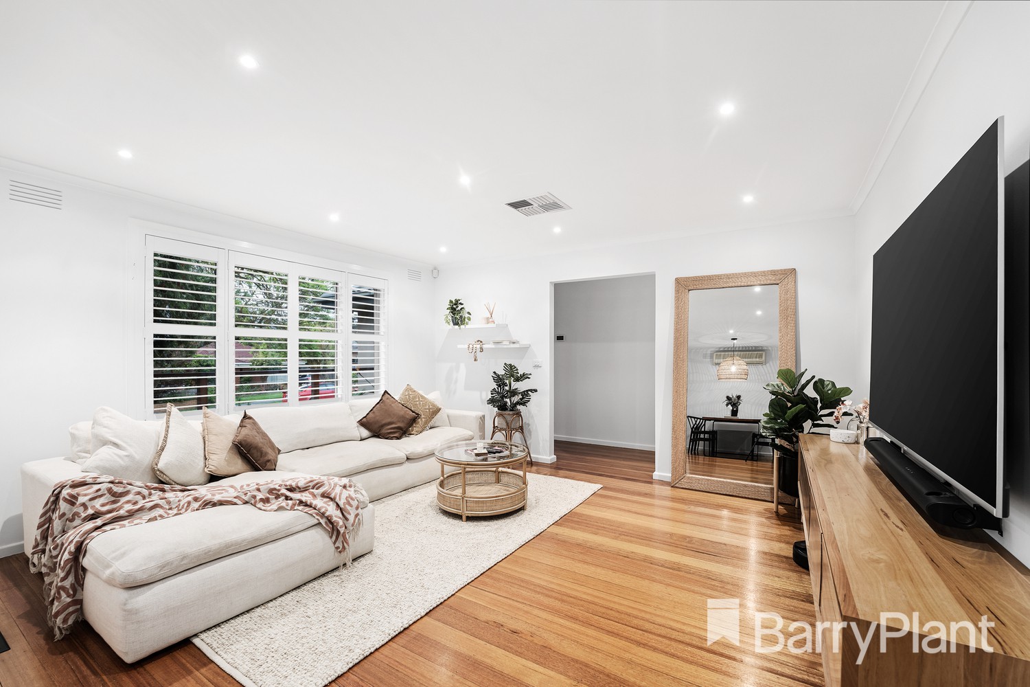 4 Glen Valley Court, Greensborough, VIC 3088 - Thumbnail 2 - 25/10/2022