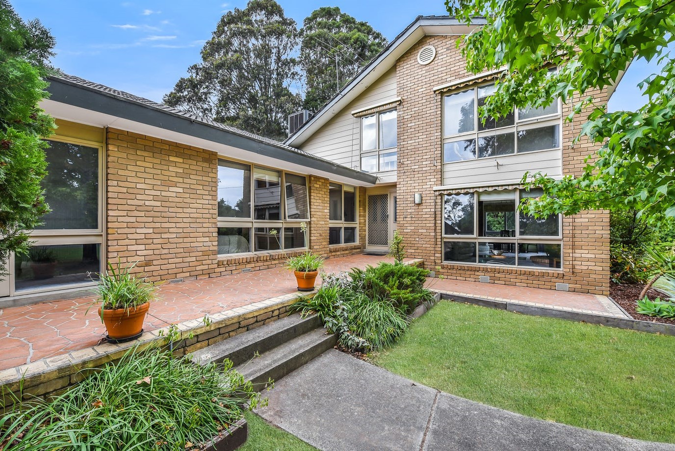 4 Grantchester Road, Narre Warren North, VIC 3804 - Thumbnail 2 - 08/06/2023
