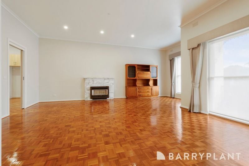 4 Greenwoods Cl, Dingley Village, VIC 3172 - Thumbnail 2 - 22/04/2025