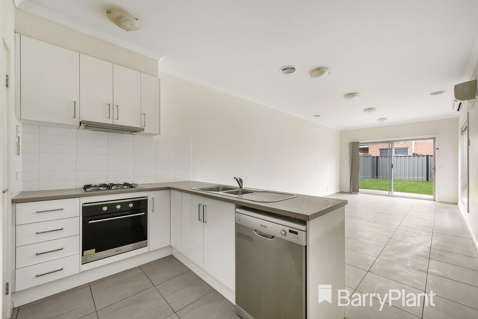 4 Houghton Avenue, Tarneit, VIC 3029, Tarneit - Thumbnail 3