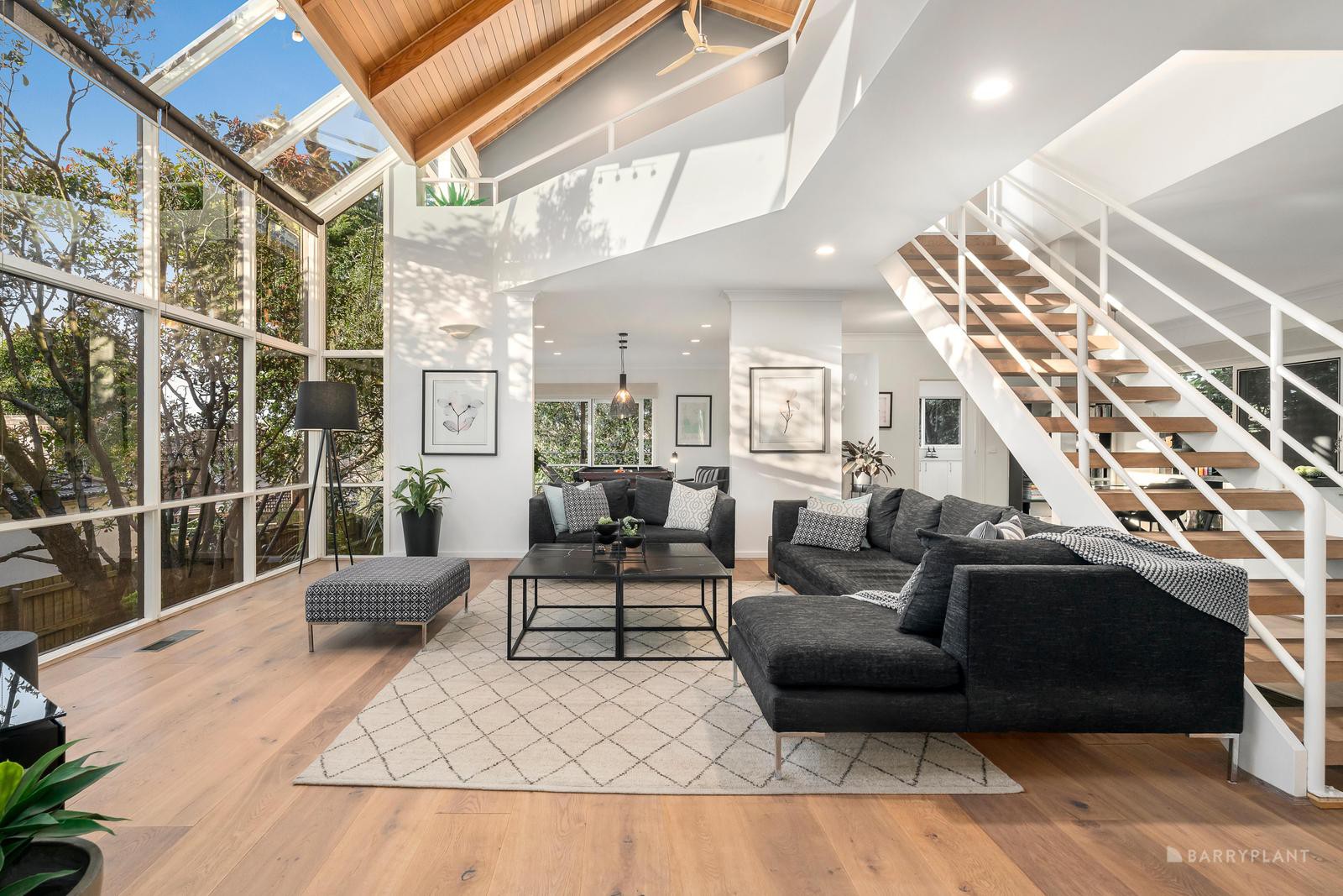 4 Huntingfield Drive, Doncaster East, VIC 3109 - Thumbnail 2 - 07/11/2024