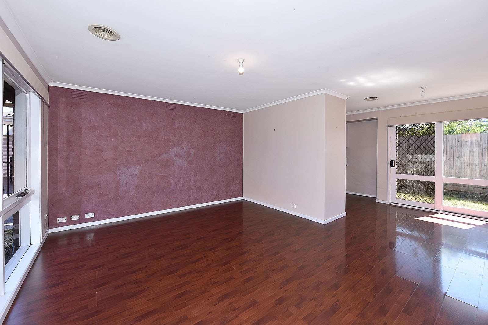 4 Huntly Ct, Meadow Heights, VIC 3048 - Thumbnail 1 - 11/03/2025