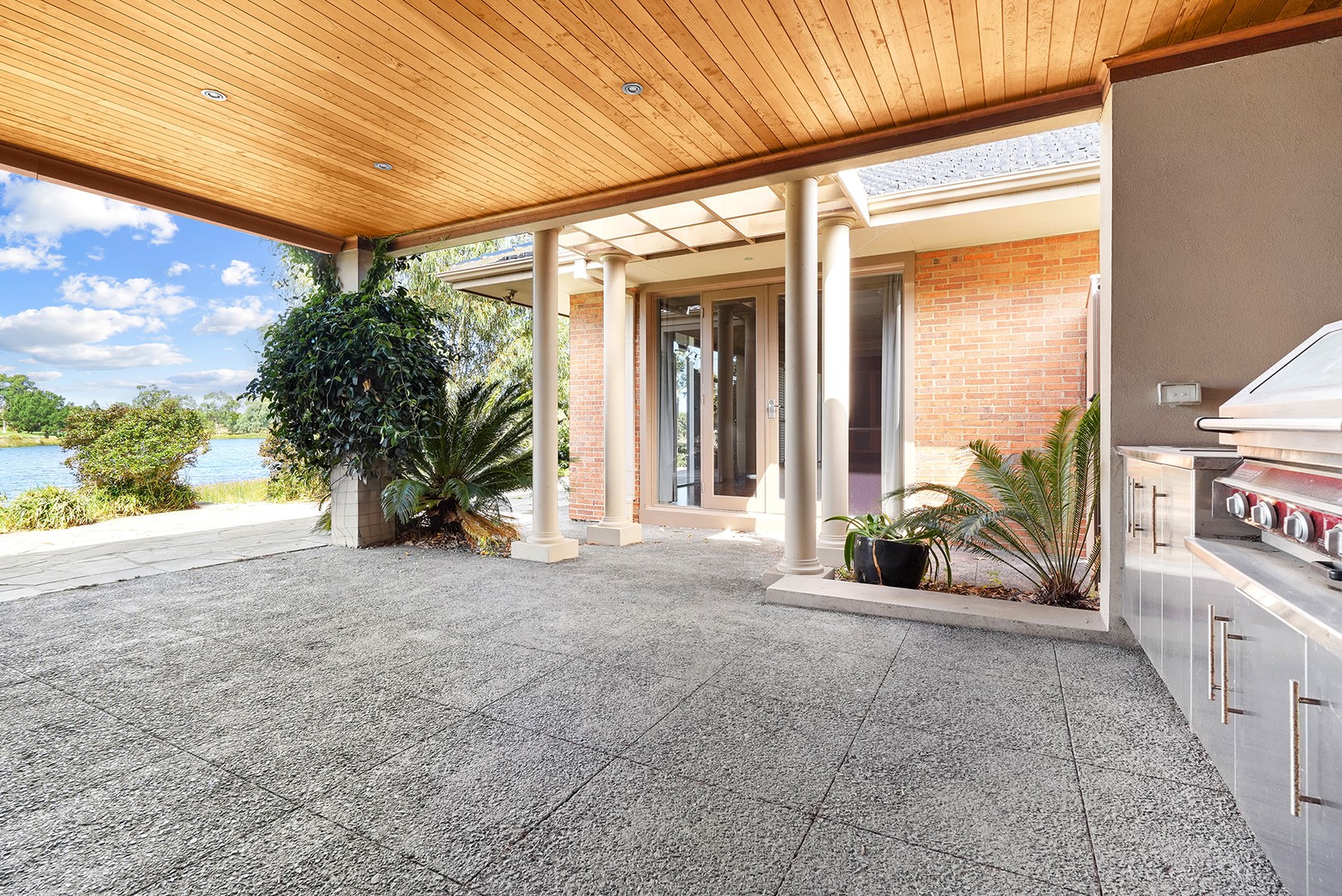 4 Island Point Avenue, Waterways, VIC 3195 - Thumbnail 2 - 30/01/2022