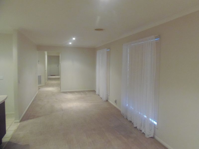 4 Lancely Green, Caroline Springs, VIC 3023, Caroline Springs - Thumbnail 2