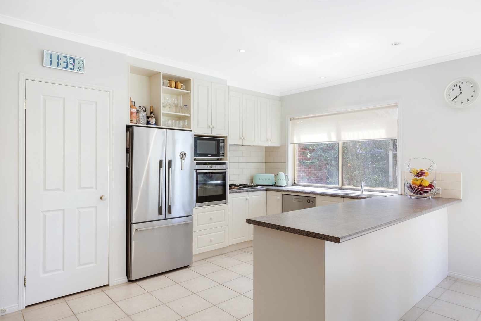 4 Lindsay CourtTaylors Lakes, VIC 3038  - Leased, Taylors Lakes - Thumbnail 2