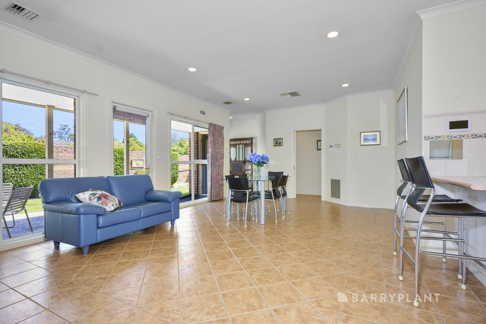 4 Longfellow Avenue, Mooroolbark, VIC 3138, Mooroolbark - Thumbnail 4
