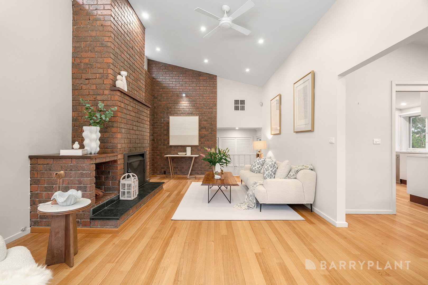 4 Loorea Court, Greensborough, VIC 3088 - Thumbnail 2 - 27/05/2026