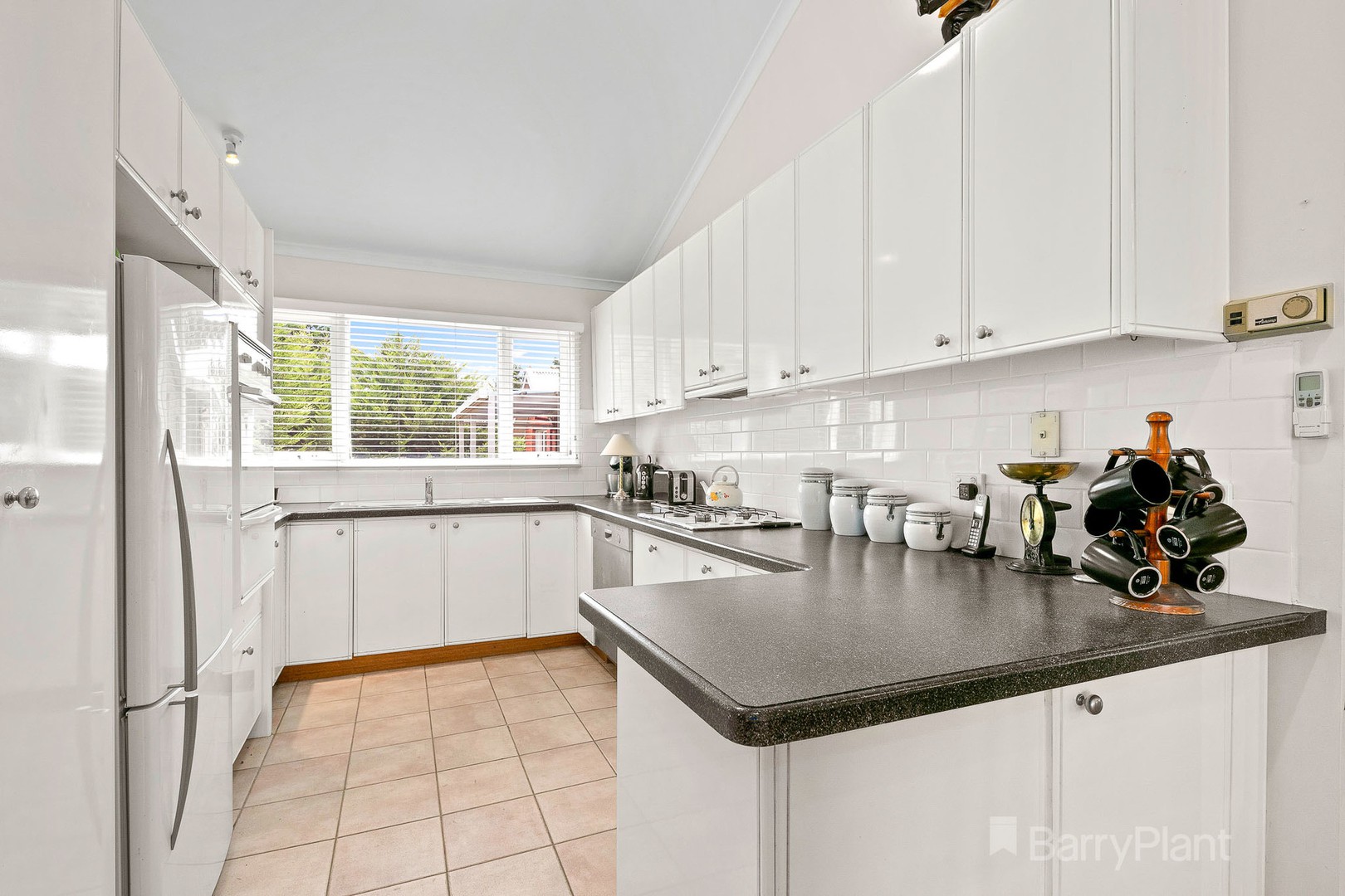 4 Maryn Close, Berwick, VIC 3806, Berwick - Thumbnail 4