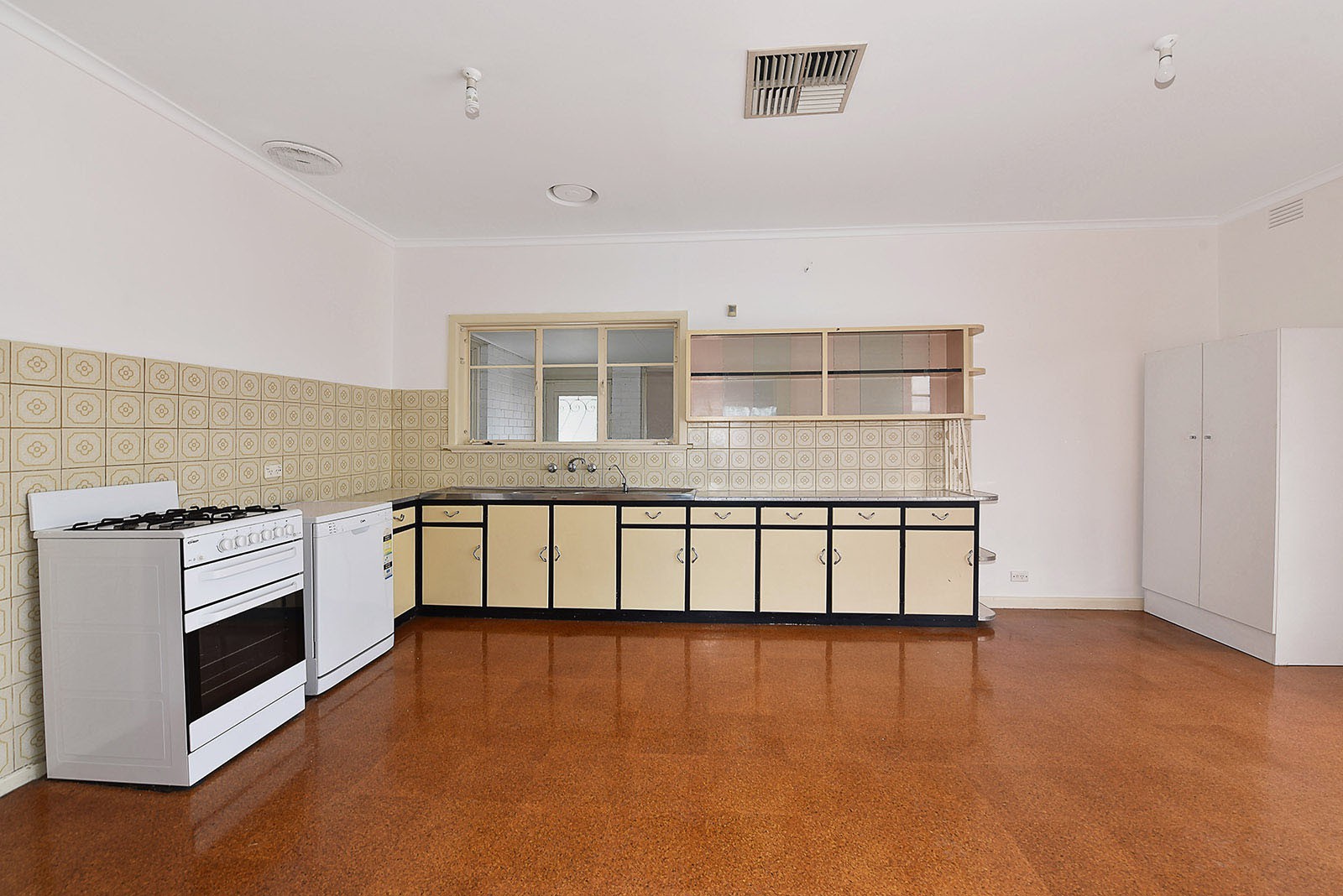 4 McNamara Avenue, Airport West, VIC 3042, Airport West - Thumbnail 3