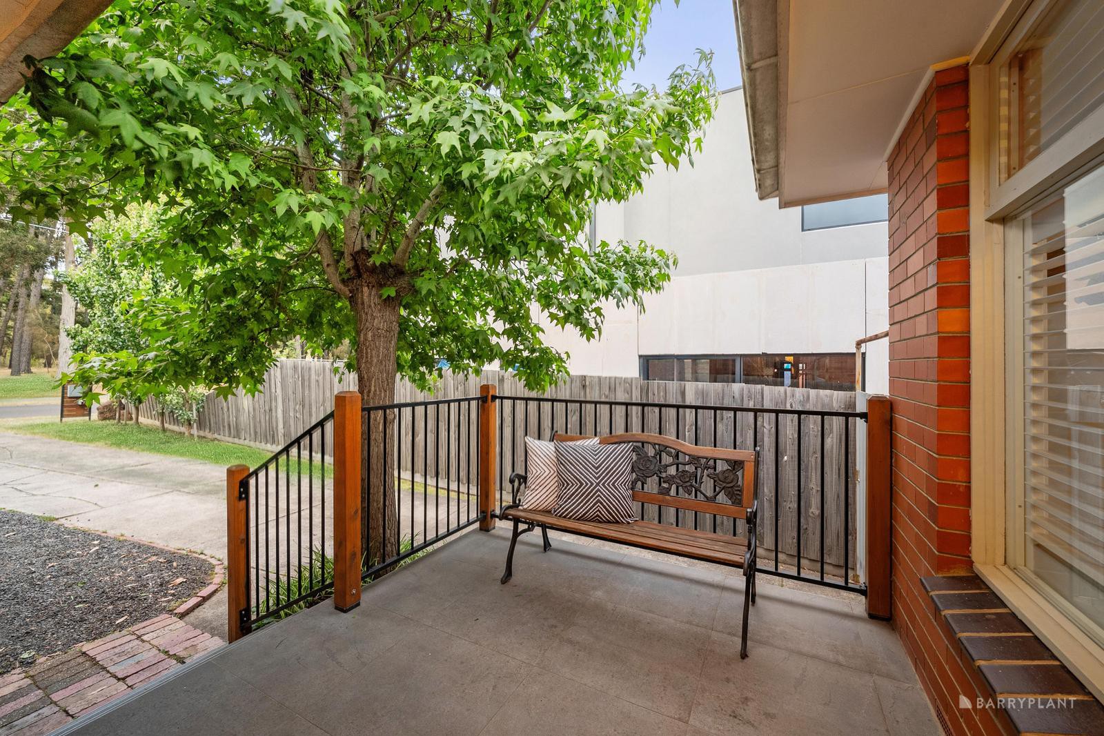 4 Meyrick Crescent, Viewbank, VIC 3084, Viewbank - Thumbnail 2