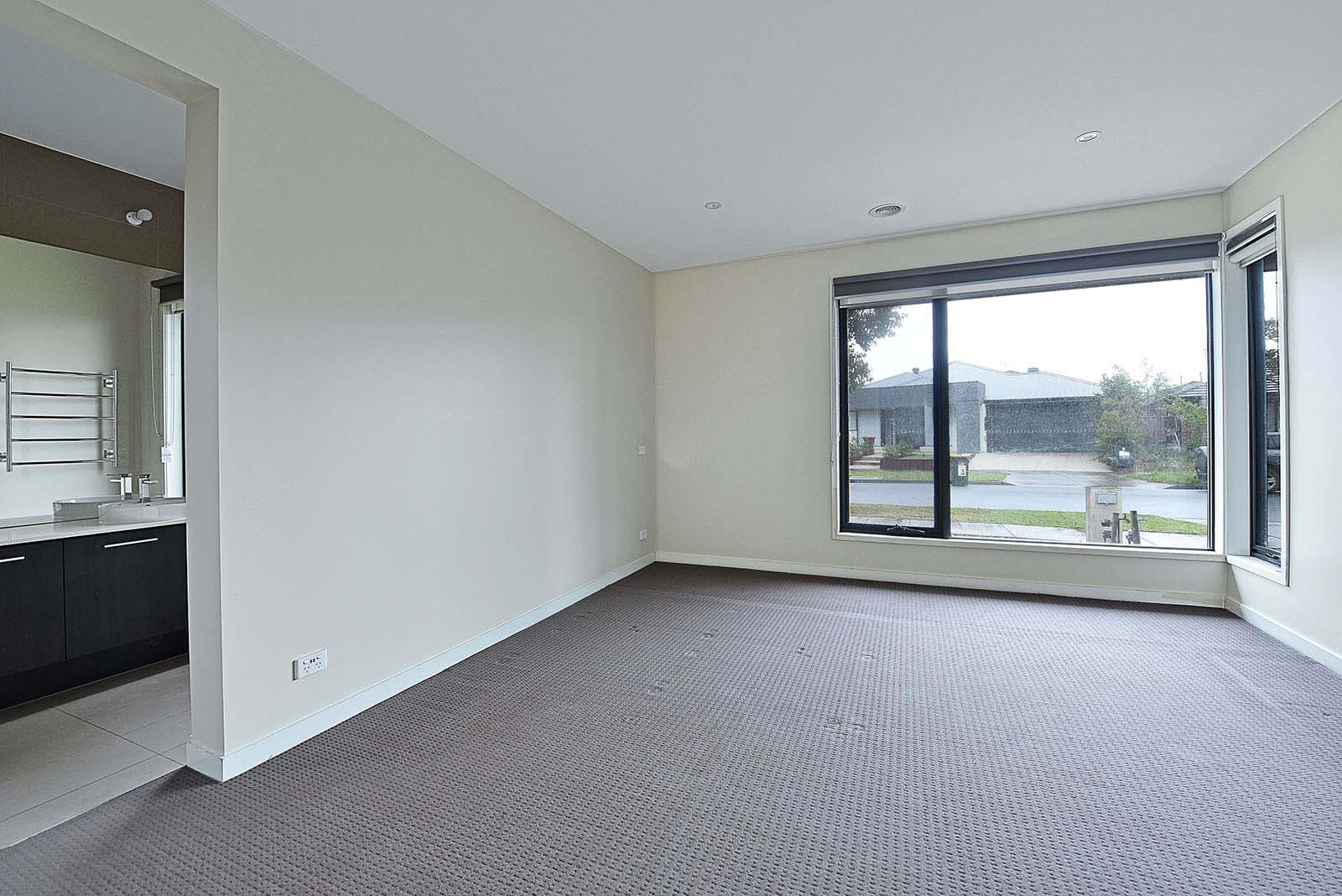 4 Middle Way, Mickleham, VIC 3064 - Thumbnail 2 - 03/11/2025