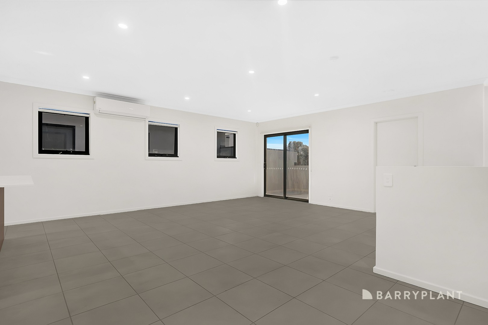 4 Midnight Circuit, South Morang, VIC 3752, South Morang - Thumbnail 5