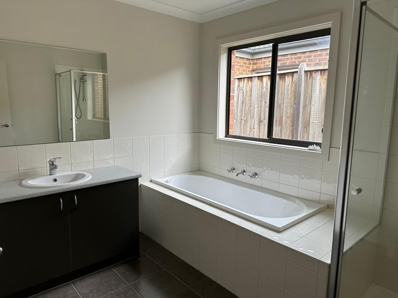 4 Moffat Drive, Lalor, VIC 3075 - Thumbnail 2 - 02/06/2025