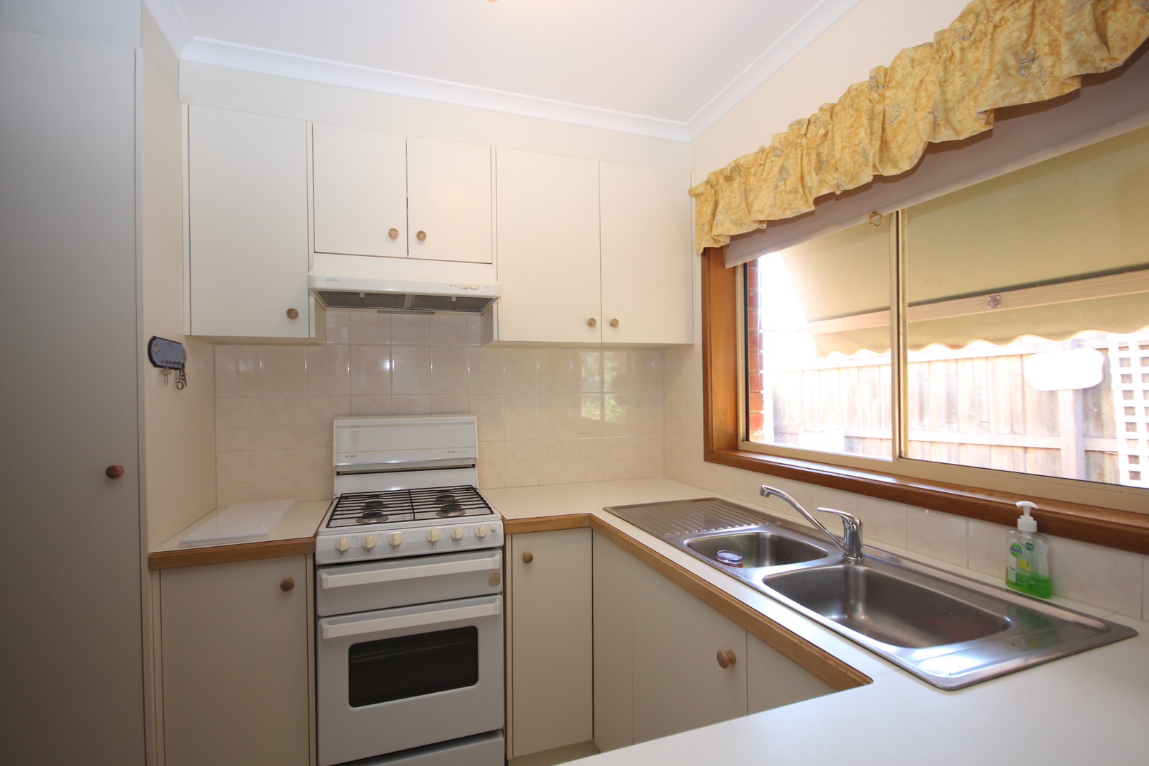 4 Molesworth Drive, Highton, VIC 3216, Highton - Thumbnail 6