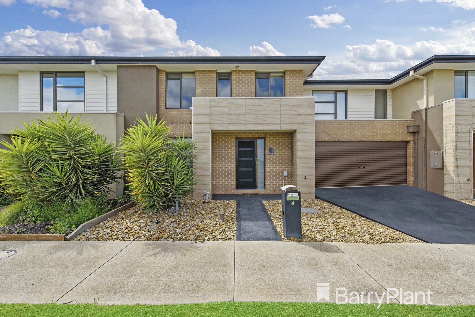 4 Monet Drive, Truganina, VIC 3029 - Thumbnail 2 - 25/10/2021