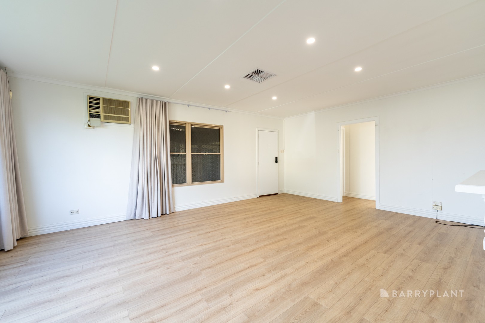 4 Morwell Crescent, Dallas, VIC 3047 - Thumbnail 2 - 01/06/2026