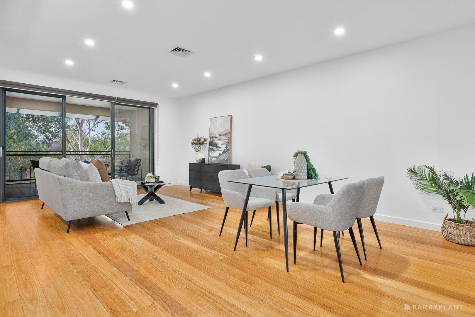 4 Oak Court, Chirnside Park, VIC 3116 - Thumbnail 2 - 24/04/2026