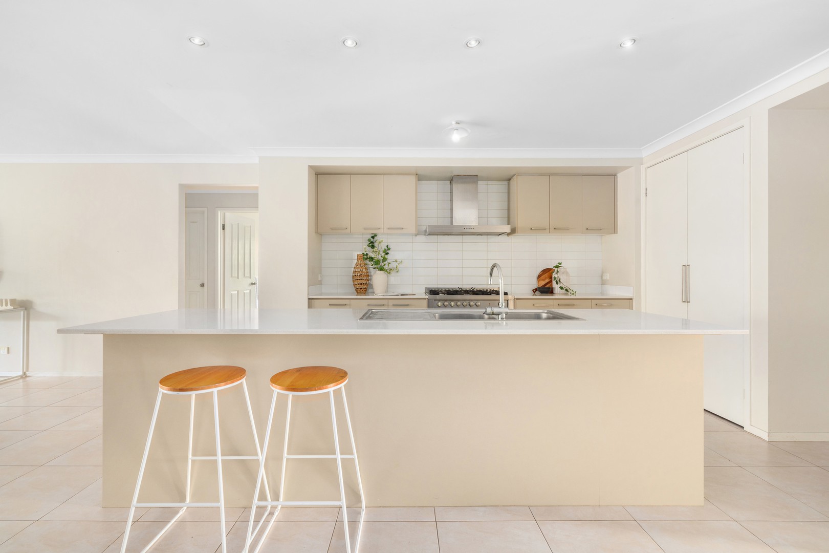 4 Oldfield Place, Point Cook, VIC 3030, Point Cook - Thumbnail 3