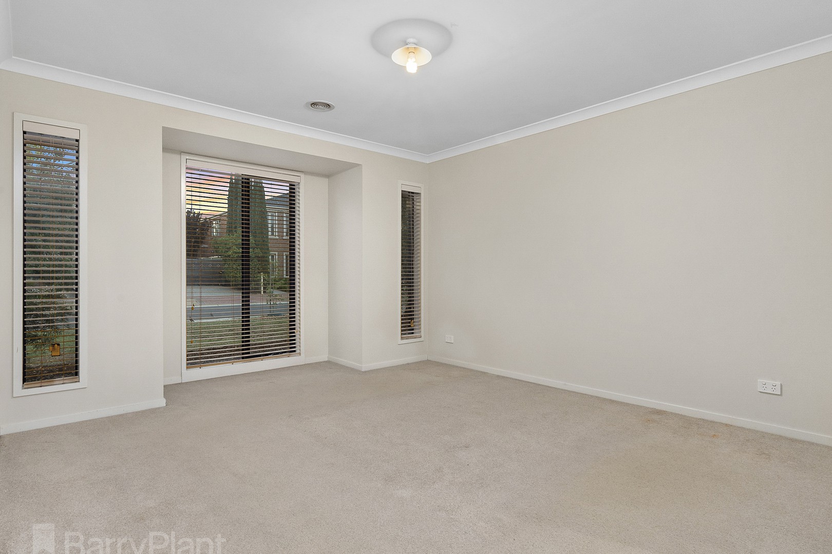 4 Oldfield Place, Point Cook, VIC 3030, Point Cook - Thumbnail 4