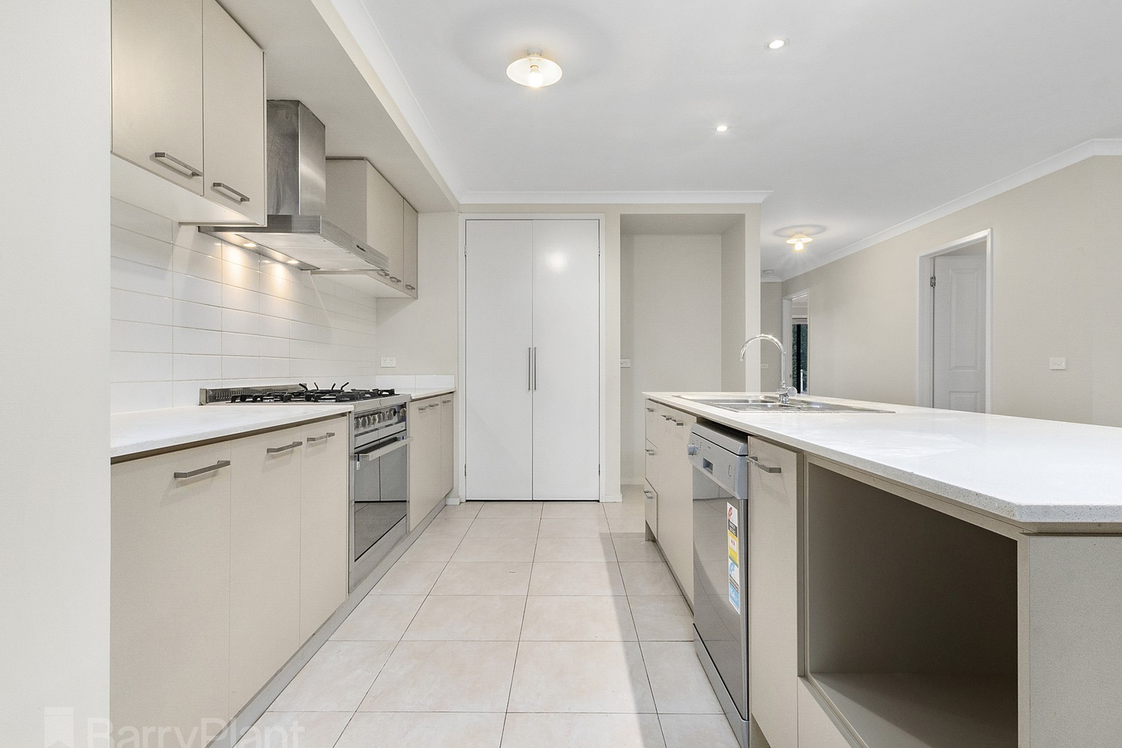 4 Oldfield Place, Point Cook, VIC 3030, Point Cook - Thumbnail 8