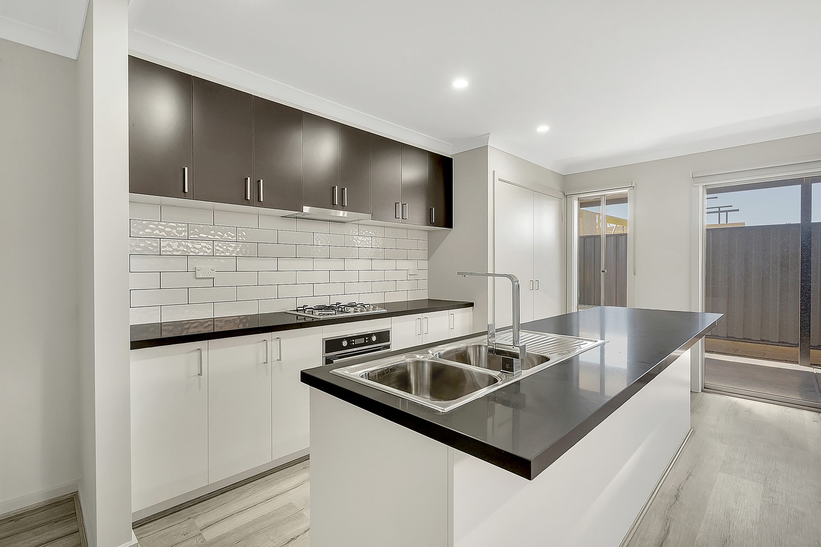 4 Oregan Way, Roxburgh Park, VIC 3064, Roxburgh Park - Thumbnail 2