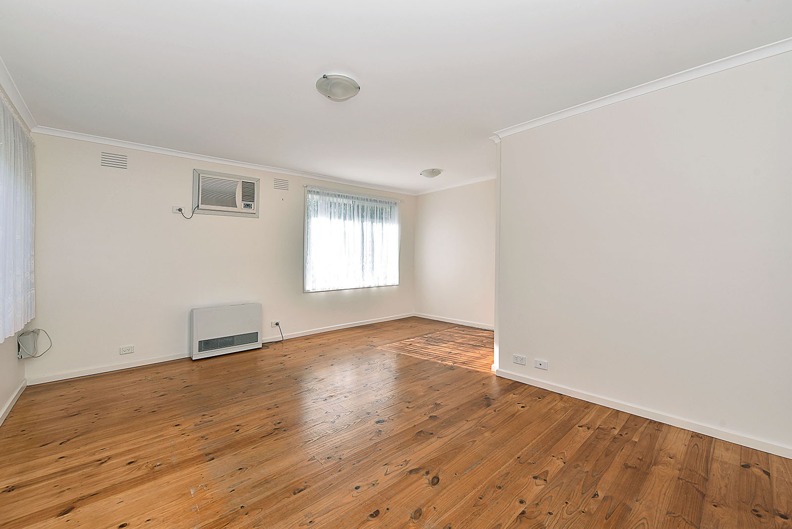 4 Osborne Avenue, Gladstone Park, VIC 3043, Gladstone Park - Thumbnail 3
