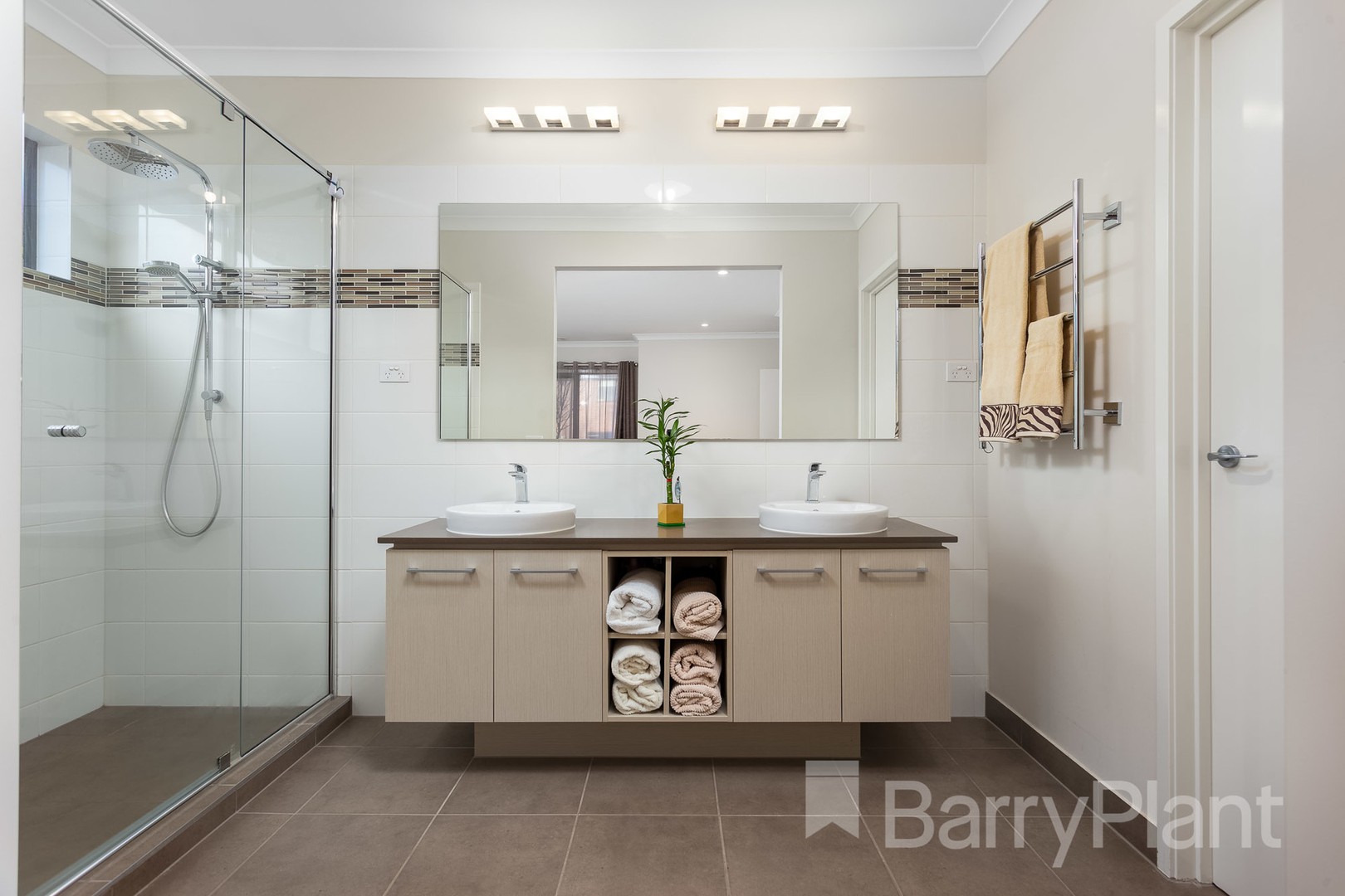 4 Parkstone Crescent, Point Cook, VIC 3030, Point Cook - Thumbnail 5