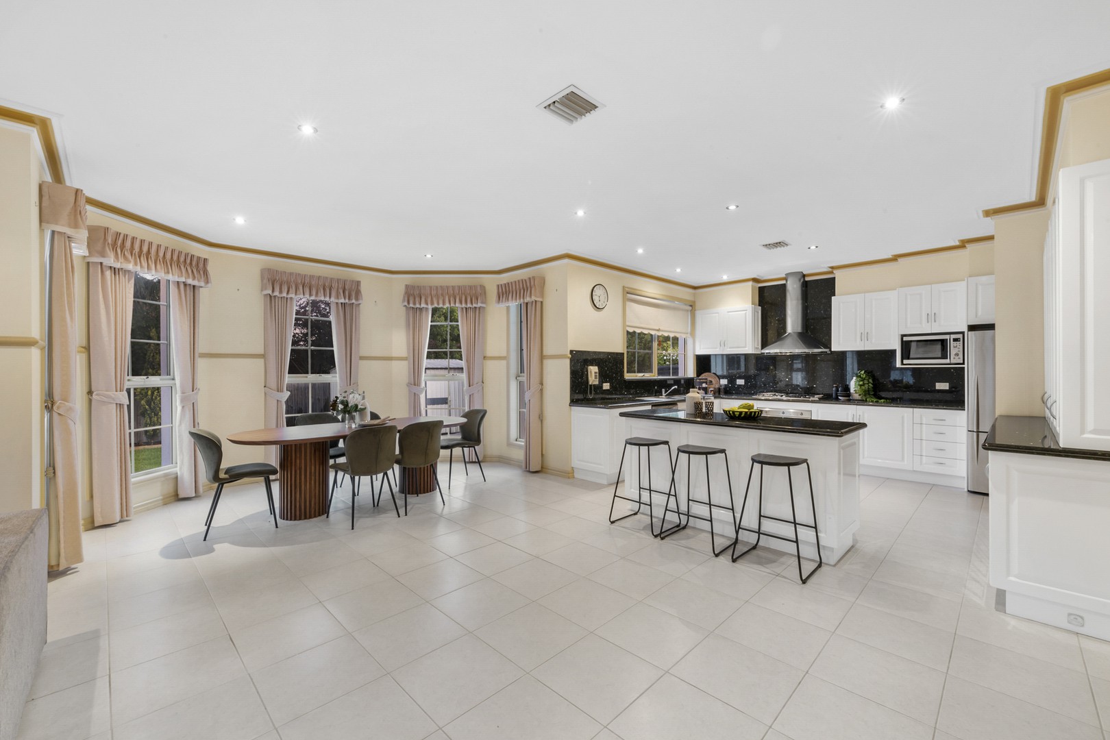 4 Pembroke Close, Taylors Lakes, VIC 3038, Taylors Lakes - Thumbnail 6