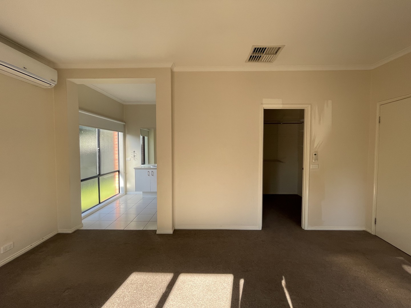 4 Pesaro Place, Point Cook, VIC 3030, Point Cook - Thumbnail 4