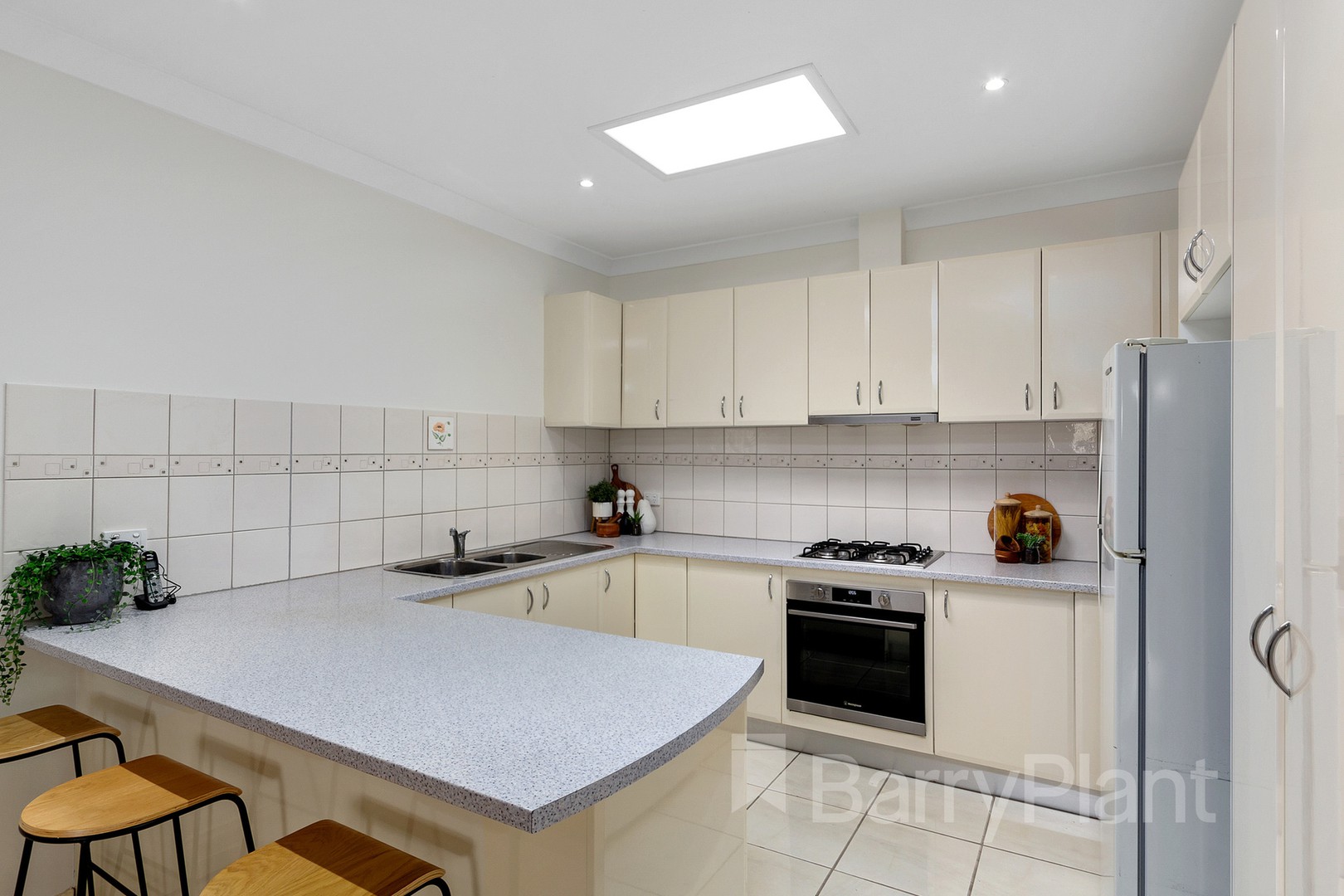 4 Pine Tree Avenue, Glen Waverley, VIC 3150, Glen Waverley - Thumbnail 3