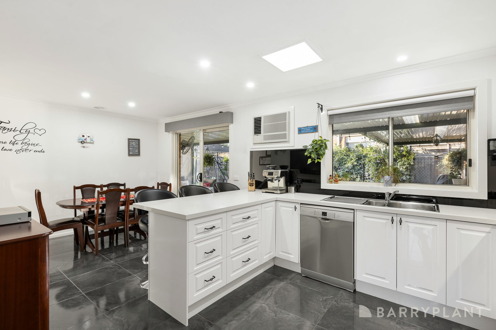4 Pitt Road, Kilsyth, VIC 3137, Kilsyth - Thumbnail 3