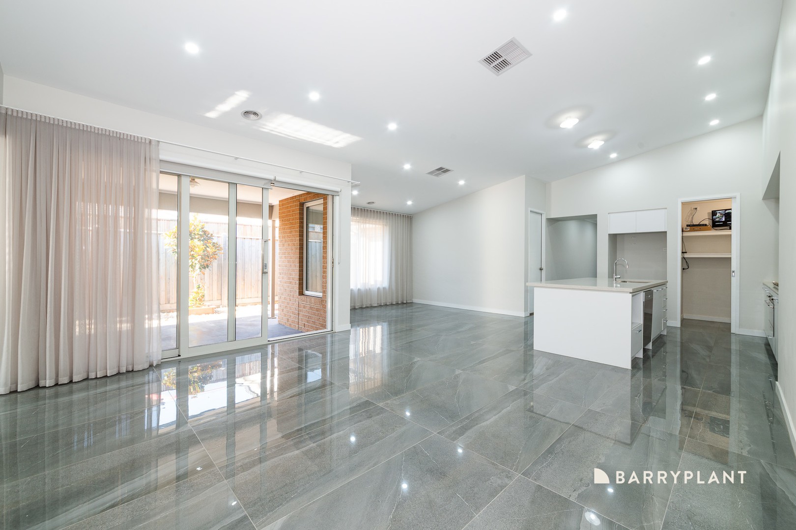 4 Providence Avenue, Wollert, VIC 3750 - Thumbnail 2 - 30/05/2025