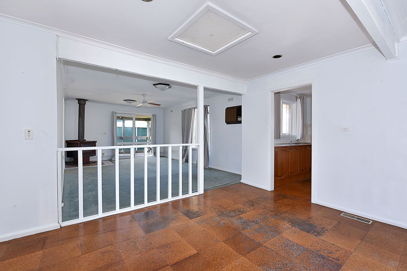 4 Rayfield Avenue, Craigieburn, VIC 3064, Craigieburn - Thumbnail 2