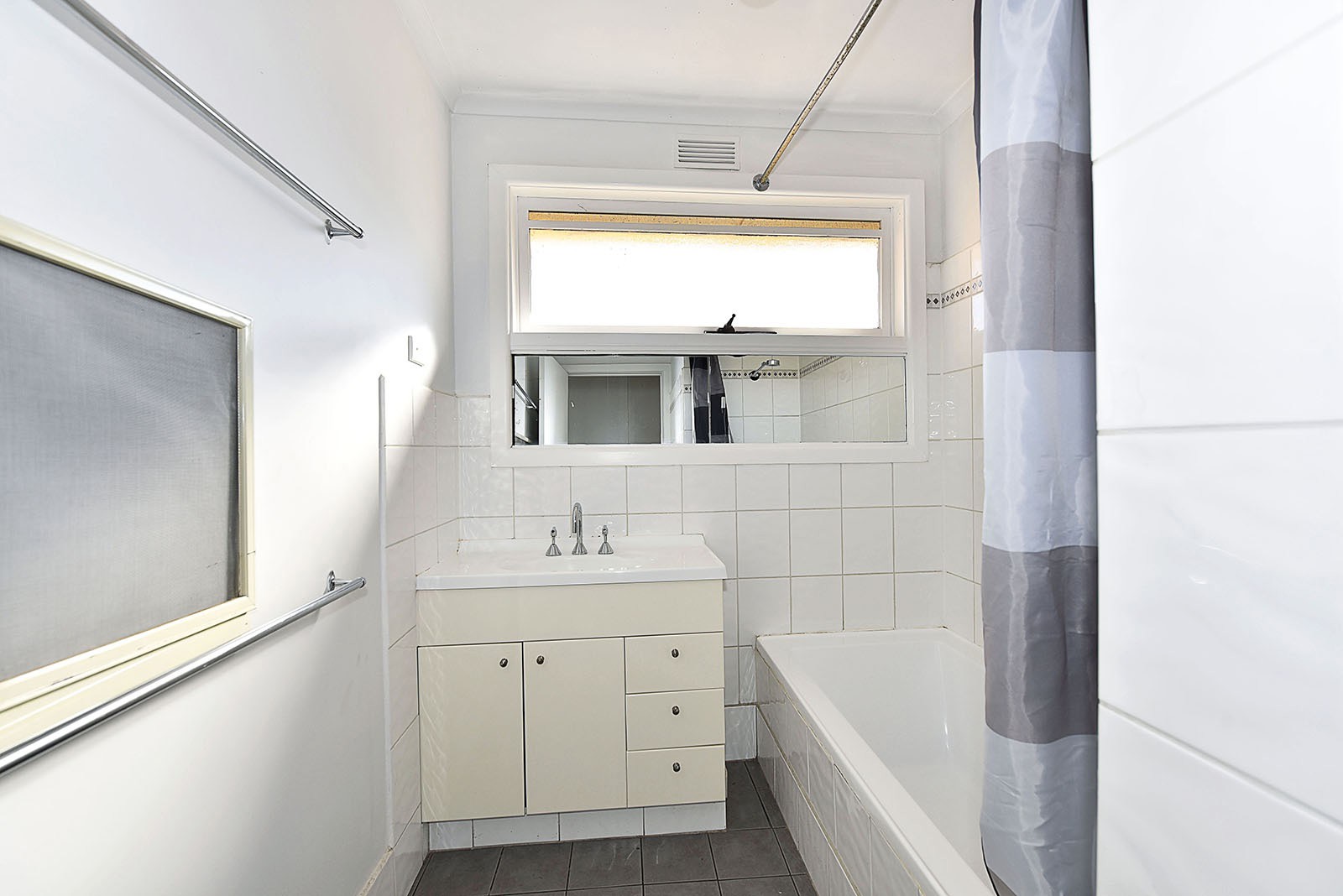 4 Rayfield Avenue, Craigieburn, VIC 3064, Craigieburn - Thumbnail 4