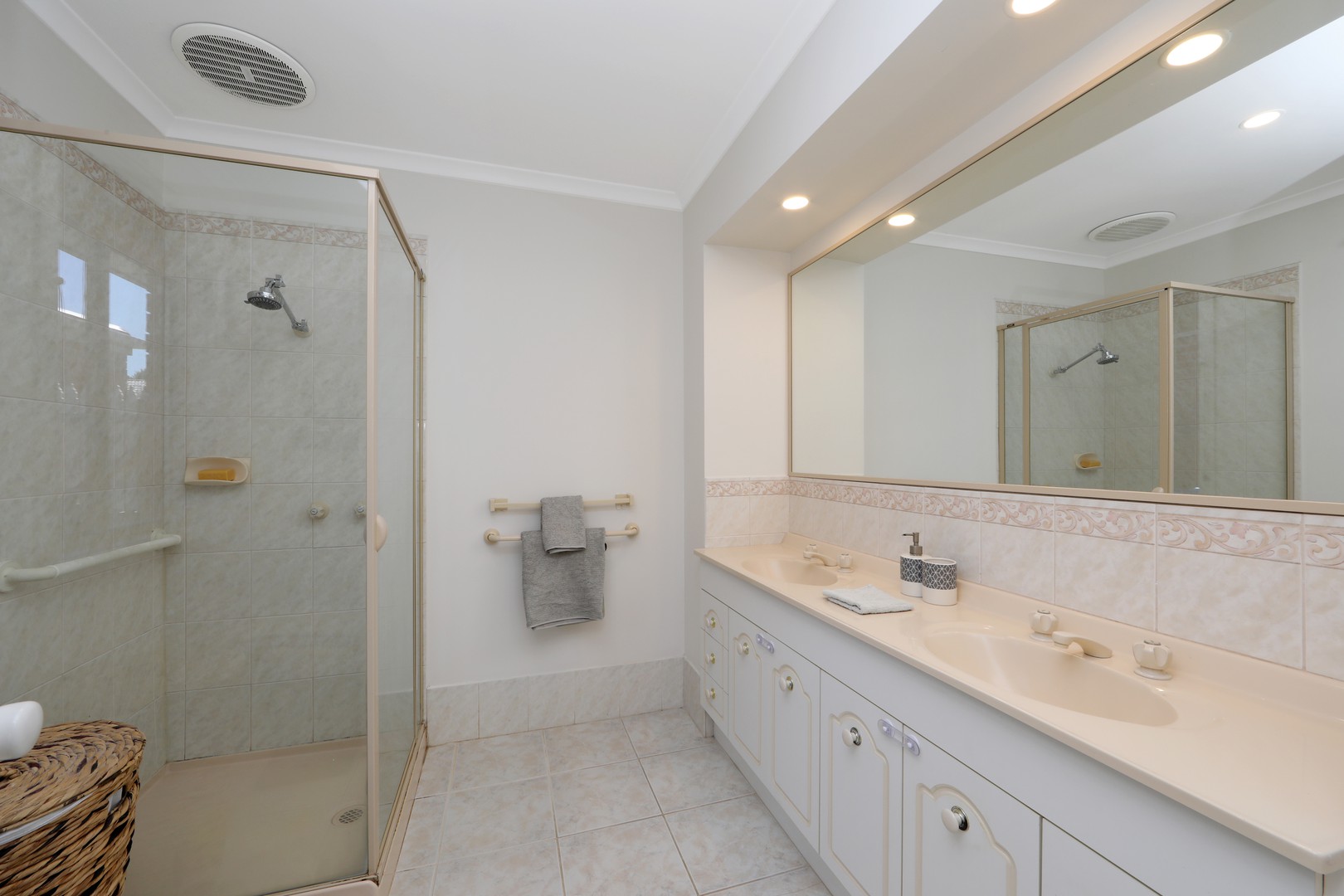 4 Rosebank Court, Rowville, VIC 3178, Rowville - Thumbnail 4