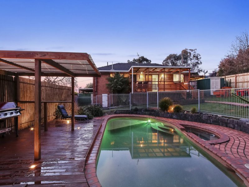 4 Ross Pincott Drive, Mooroolbark, VIC 3138 - Thumbnail 2 - 07/11/2022